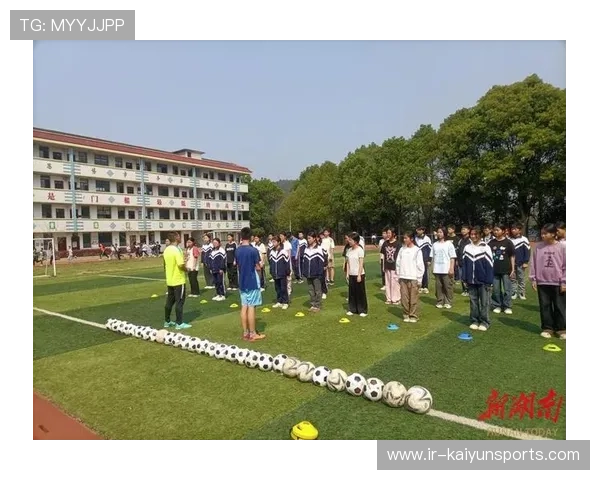 俱乐部推动足球入校园计划帮助更多学生接触足球运动